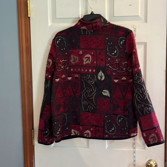 Mary McFadden-L-Burgundy& black patterned, long sleeve zip front tapestry jacket - Picture 2 of 11